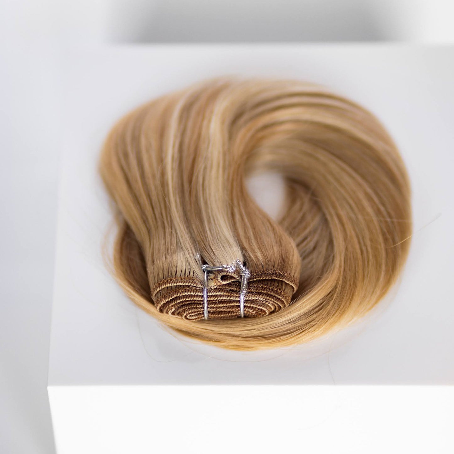 Machine-Tied Weft 20" 145g Single Donor Virgin - #80/18/46 Summer Blonde (aka Piano Key White Truffle)