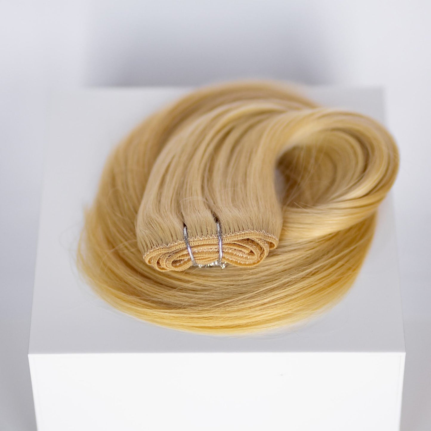 Machine-Tied Weft 20" 145g Single Donor Virgin - #22 Southern Belle Blonde (aka Light Ash Blonde)