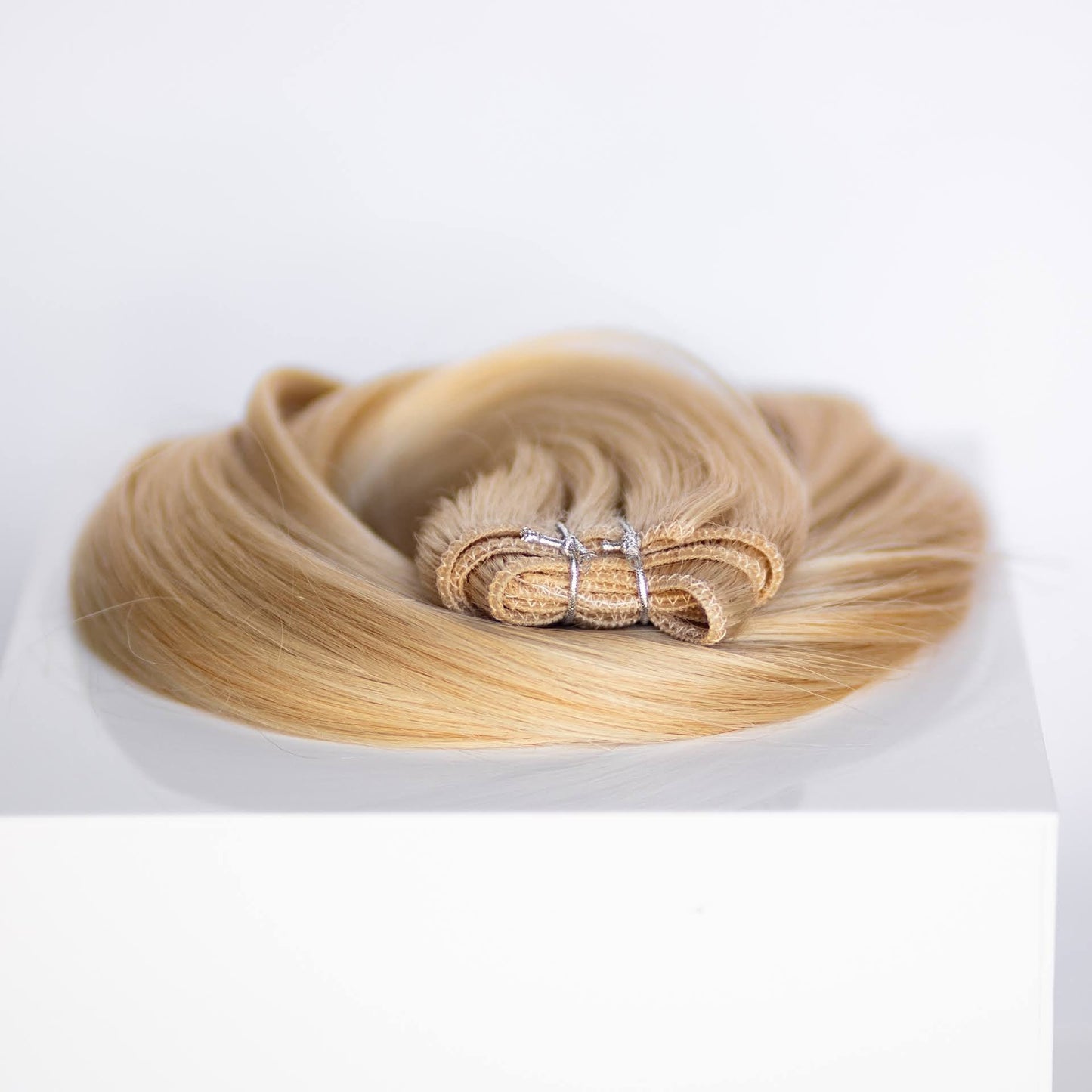 Machine-Tied Weft 24" 170g Single Donor Virgin - #80/18 Pearl Highlight Blonde