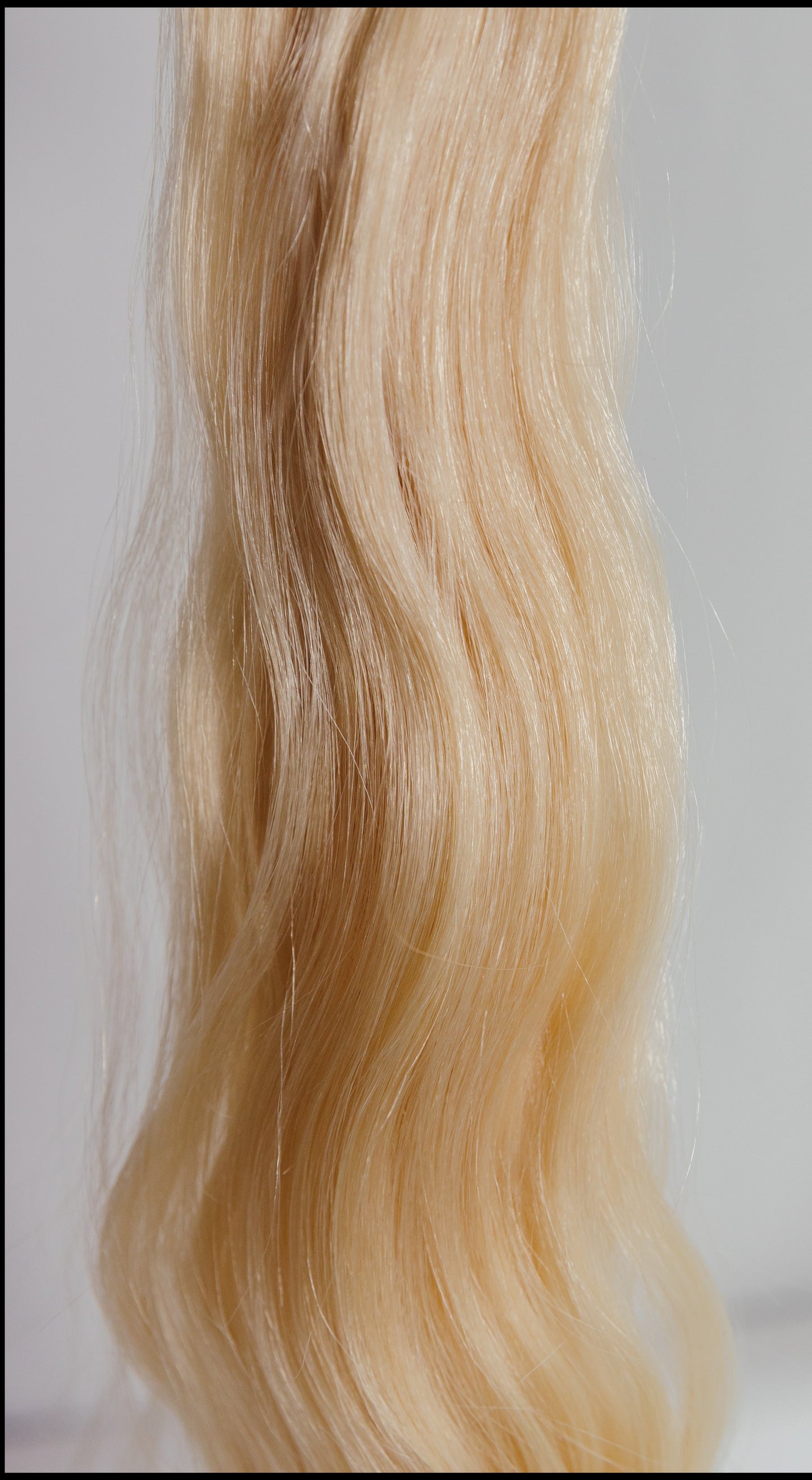 Butterfly Wave Texture Weft 20" 60g - #60 Classic Blonde
