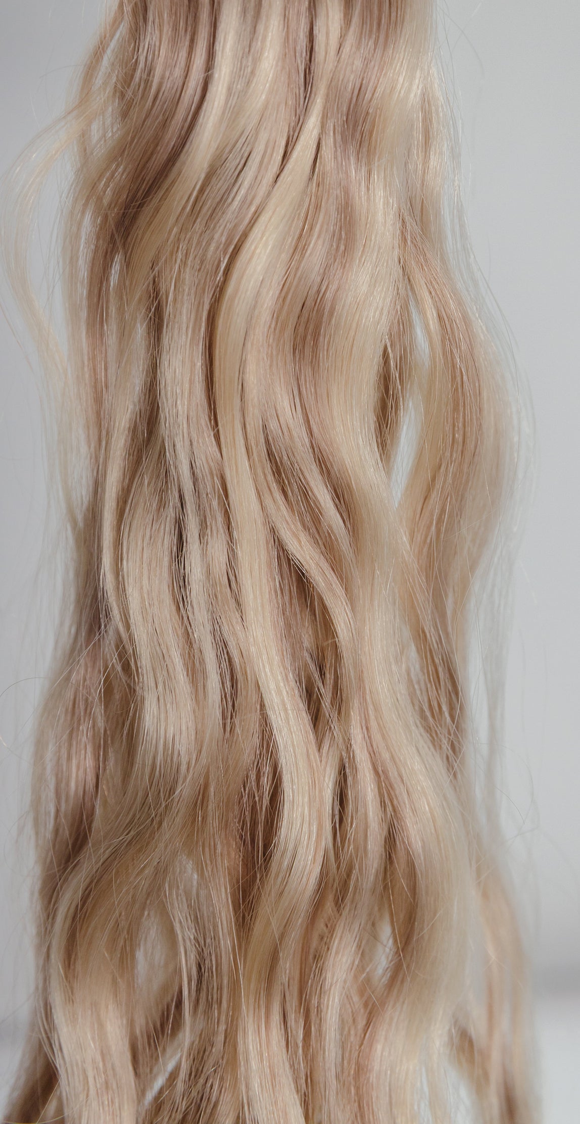 Butterfly Wave Texture Weft 20" 60g - #1111 Western Ash Blonde