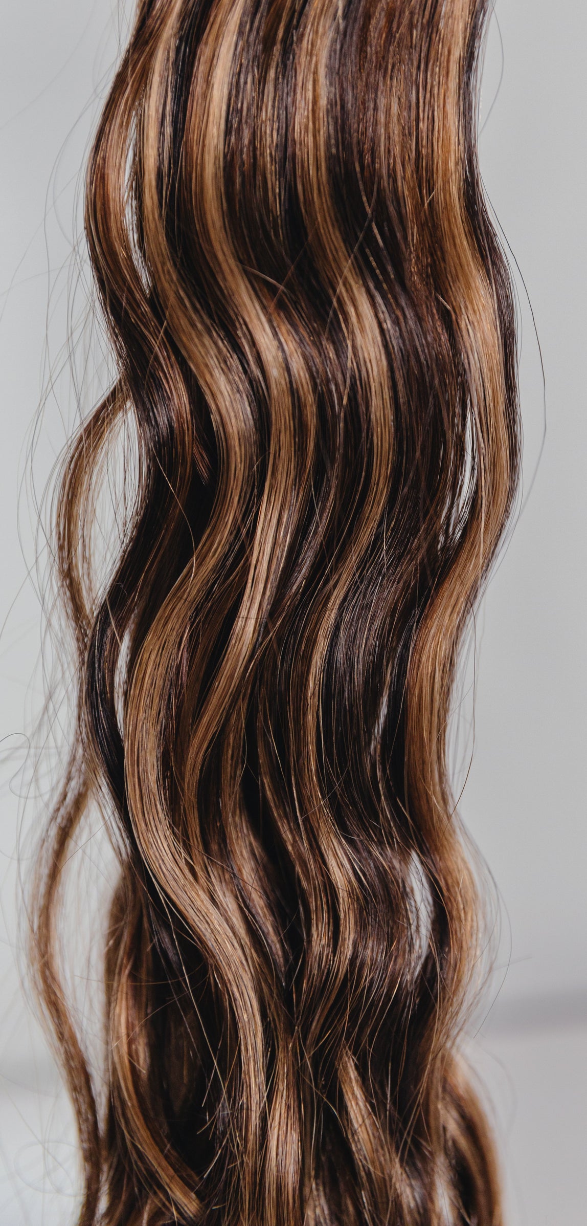 Butterfly Wave Texture Weft 20" 60g - #1B/2/6 Dark Chocolate Caramel