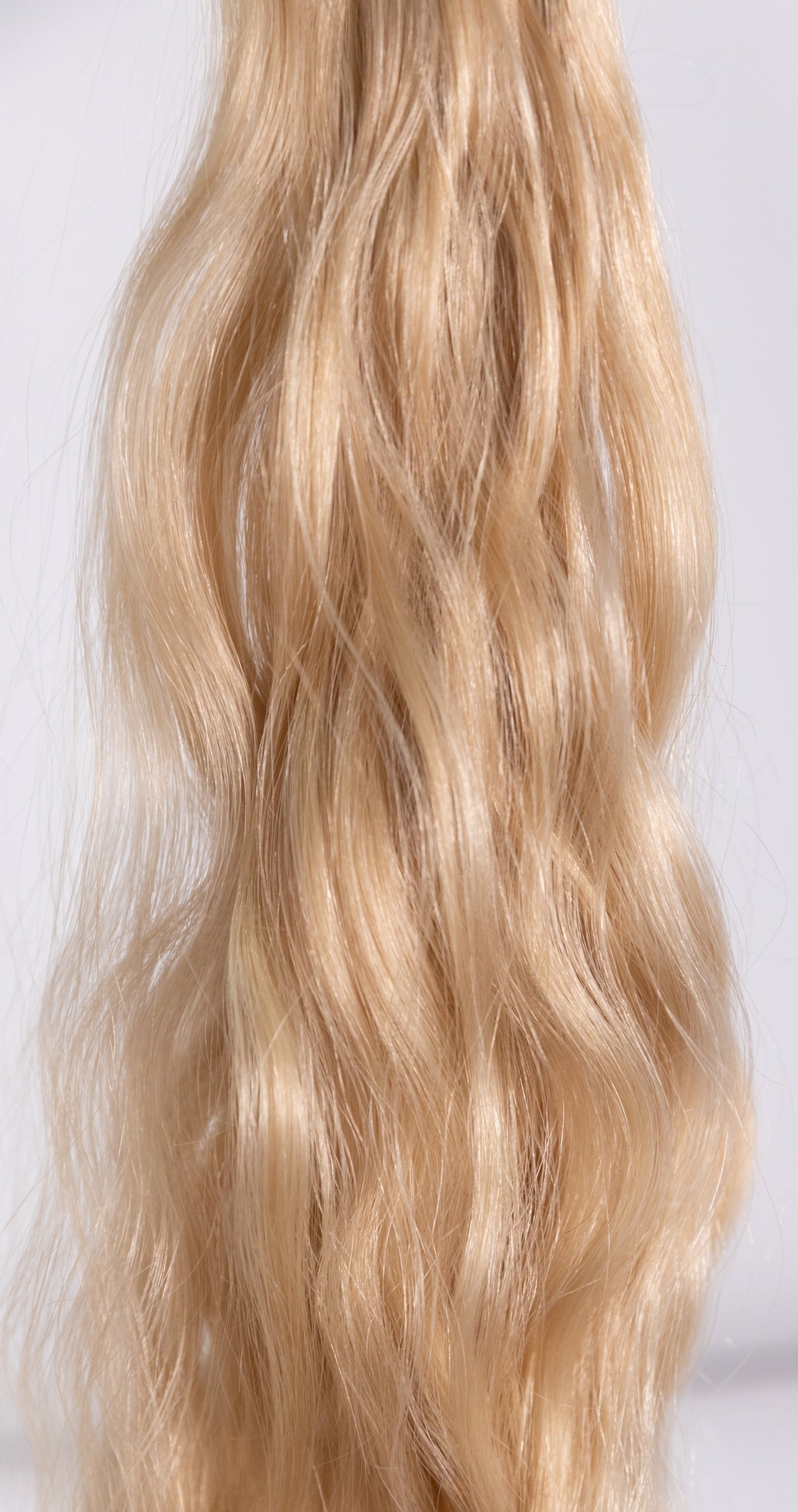 Butterfly Wave Texture Weft 20" 60g - #16 Paris Blonde