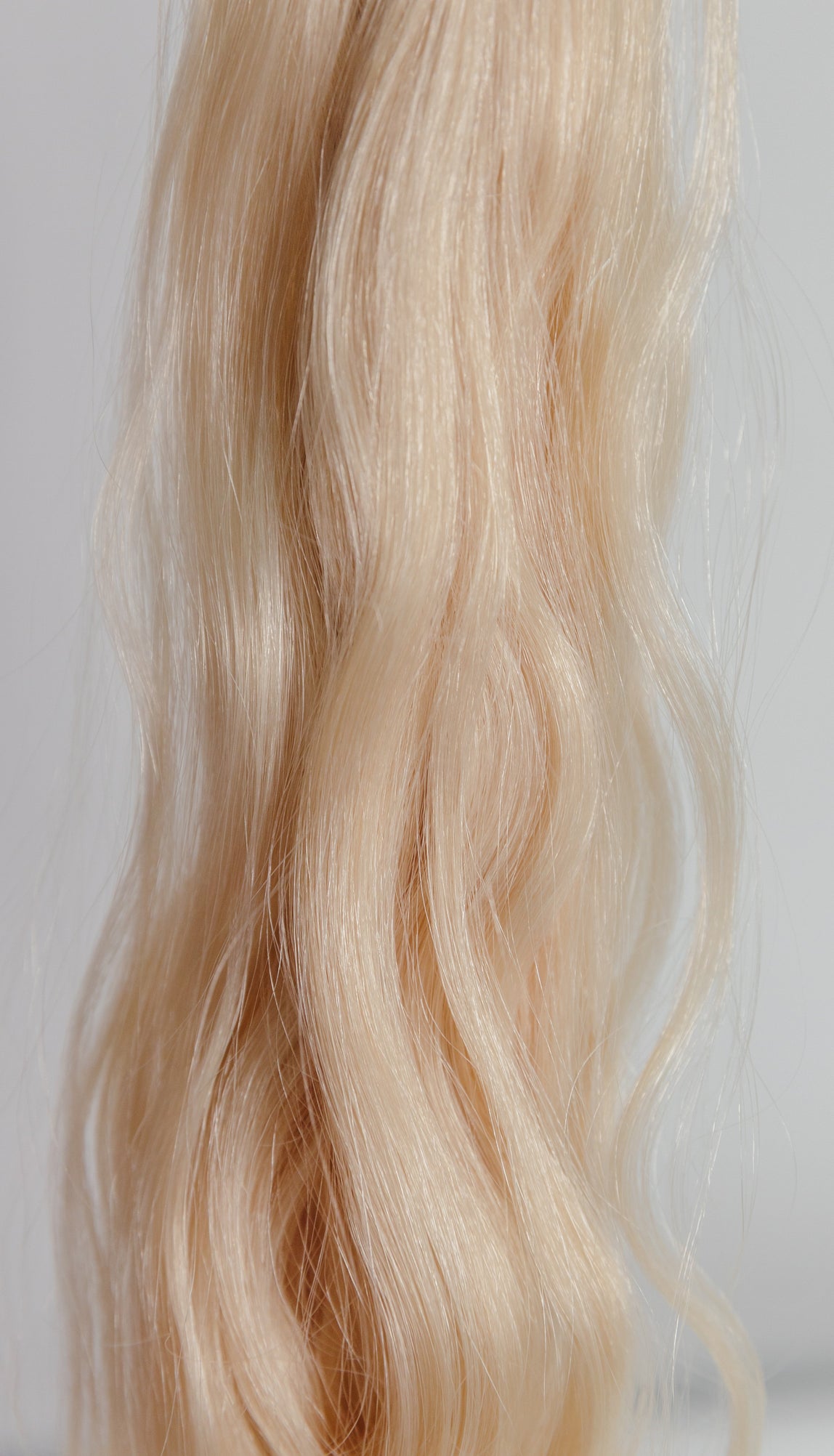 Butterfly Wave Texture Weft 24" - #80 Hollywood Blonde