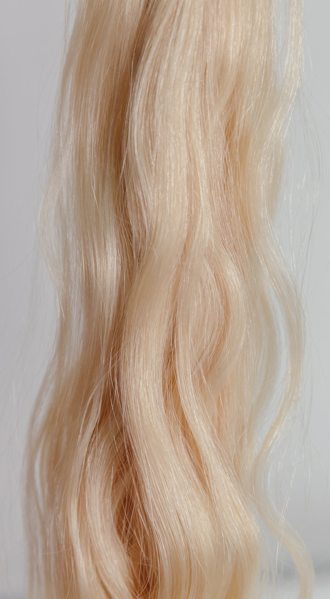 Butterfly Wave Texture Weft 20" - #80 Hollywood Blonde