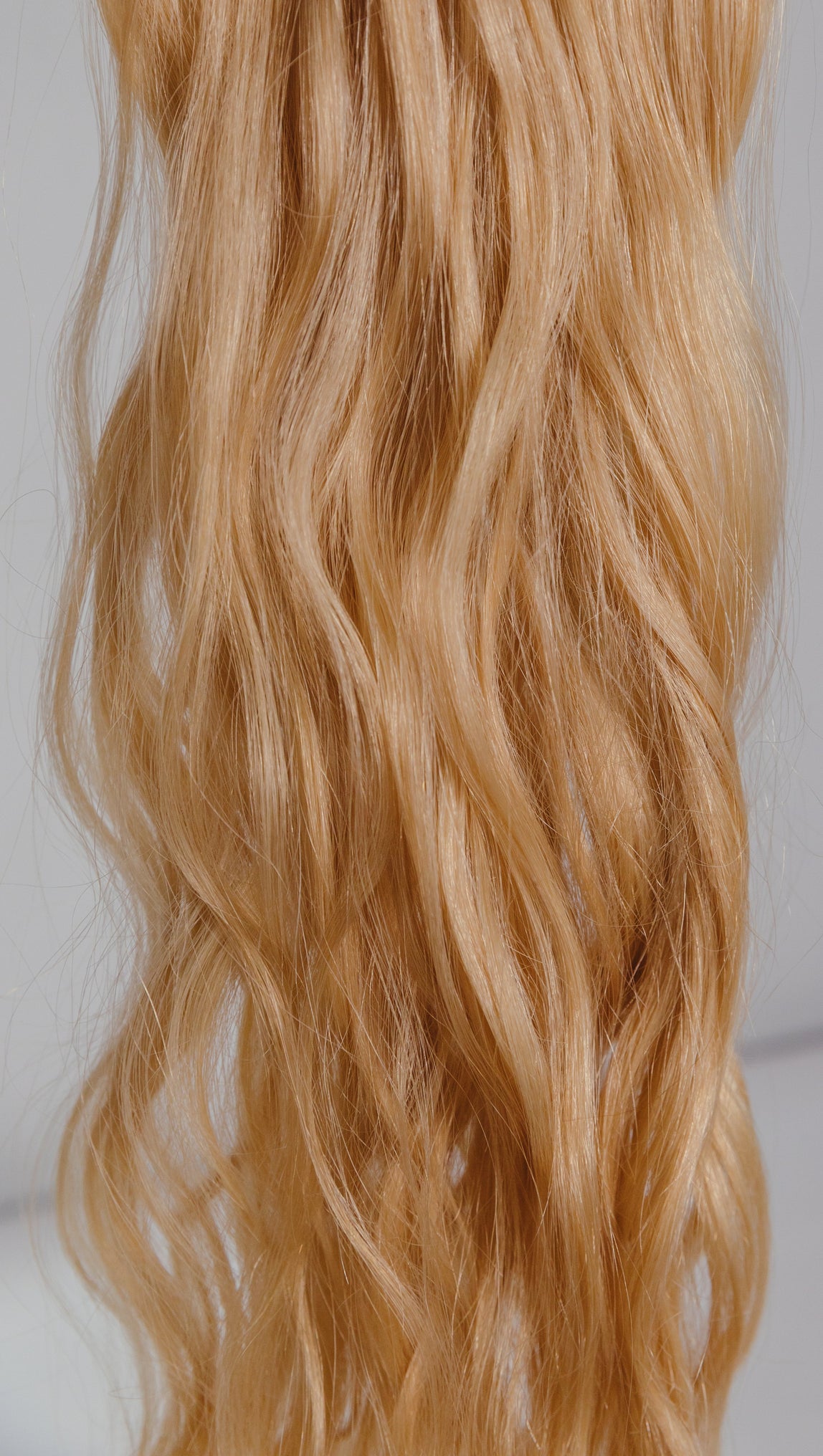Butterfly Wave Texture Weft 20" 60g - #17 Chardonnay Blonde
