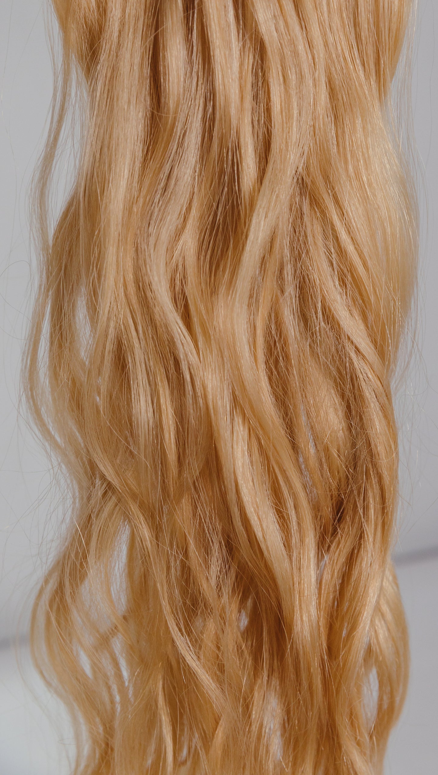 Butterfly Wave Texture Weft 20" 60g - #17 Chardonnay Blonde