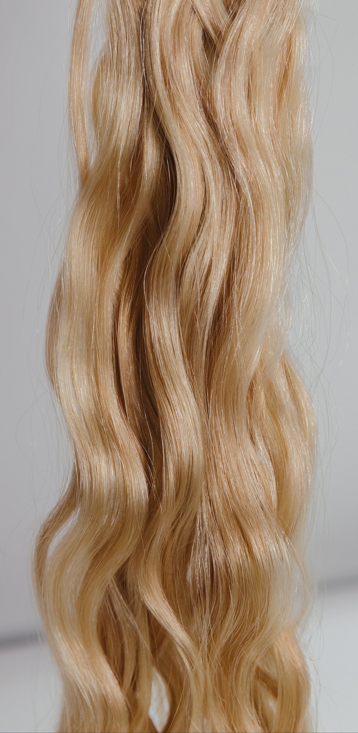 Butterfly Wave Texture Weft 24" 75g - #80/18/46 Summer Blonde