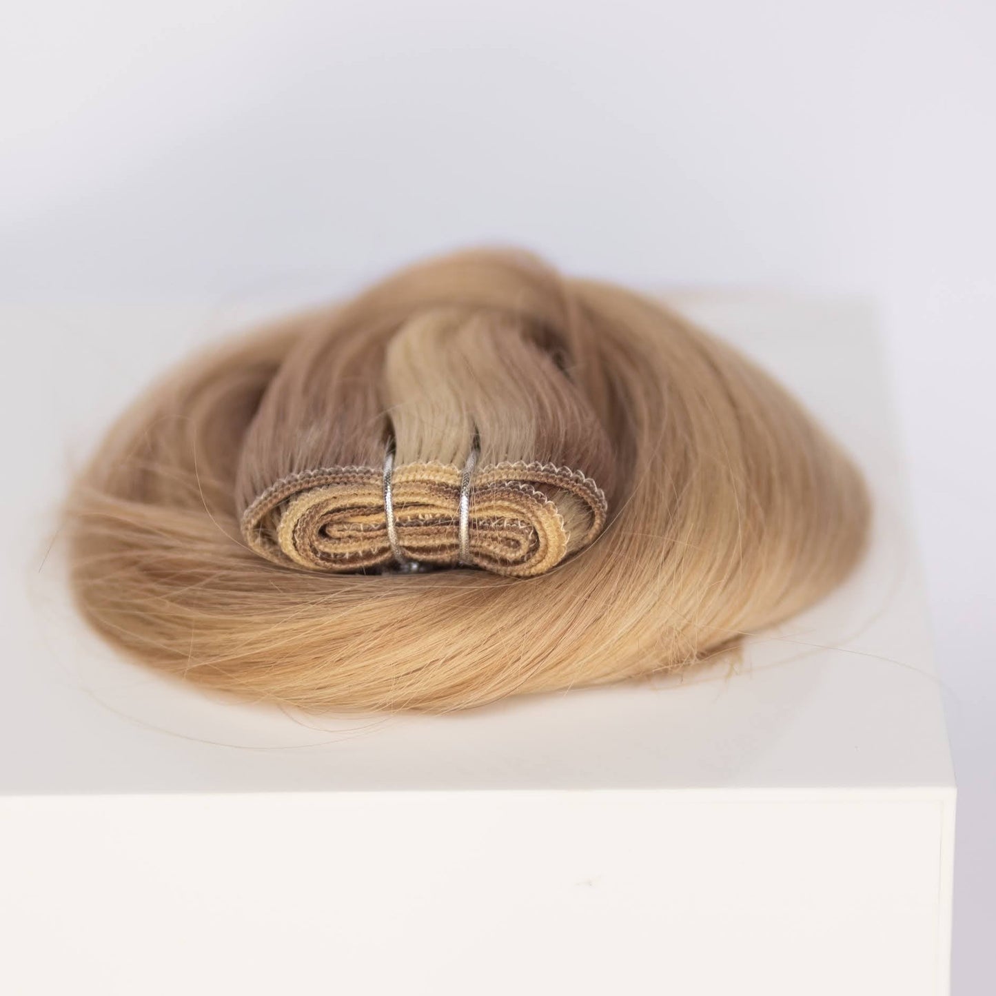 Machine-Tied Weft 20" 145g Professional Hair Extensions - #10/16/60 J’Adore Blonde Highlight (aka Sweet Blonde)