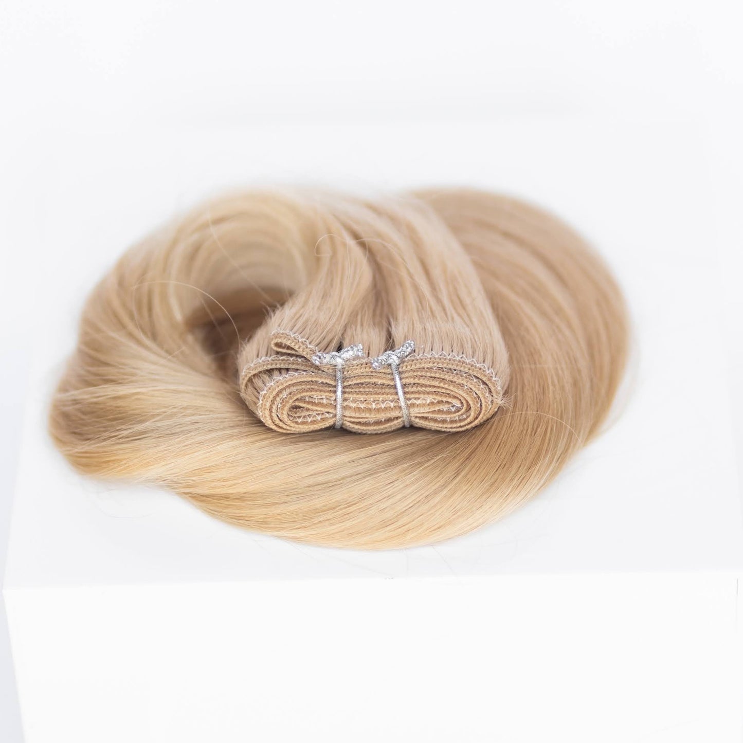 Machine-Tied Weft 28" 180g Professional Hair Extensions - #17 Chardonay Blonde (aka Dirty Ash Blonde)