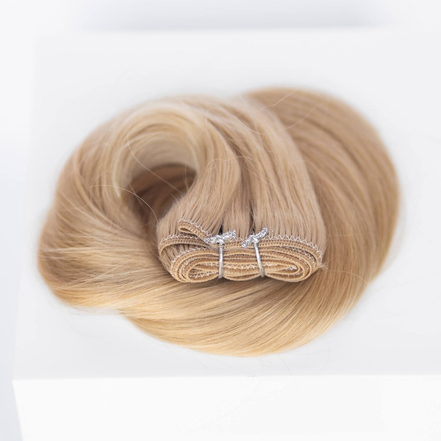 Machine-Tied Weft 20" 145g Professional Hair Extensions - #17 Chardonay Blonde (aka Dirty Ash Blonde)