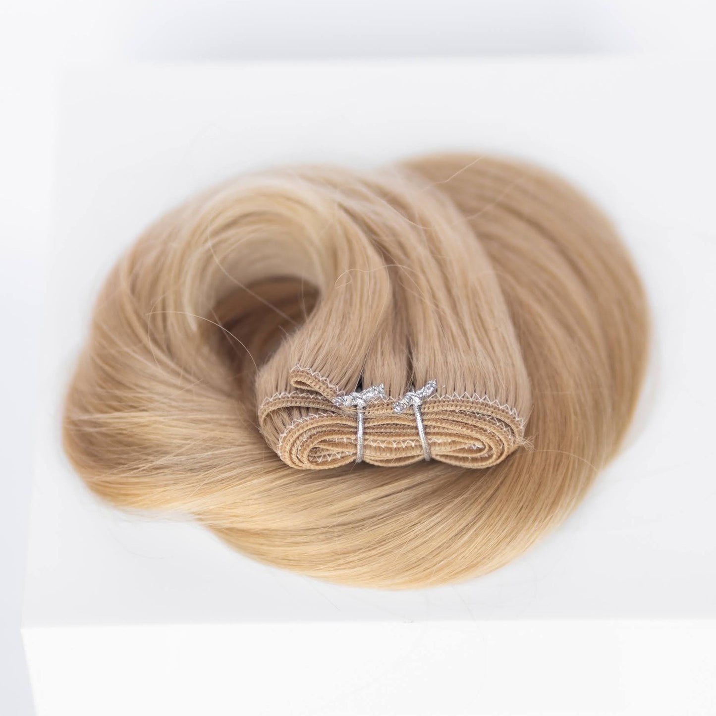 Machine-Tied Weft 28" 180g Professional Hair Extensions - #17 Chardonay Blonde (aka Dirty Ash Blonde)