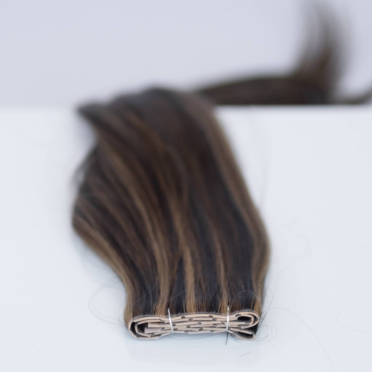 Butterfly Weft 20" 60g Pro Blend - #1b/2/6 Dark Chocolate Caramel (aka Piano Key Chocolate Drip)